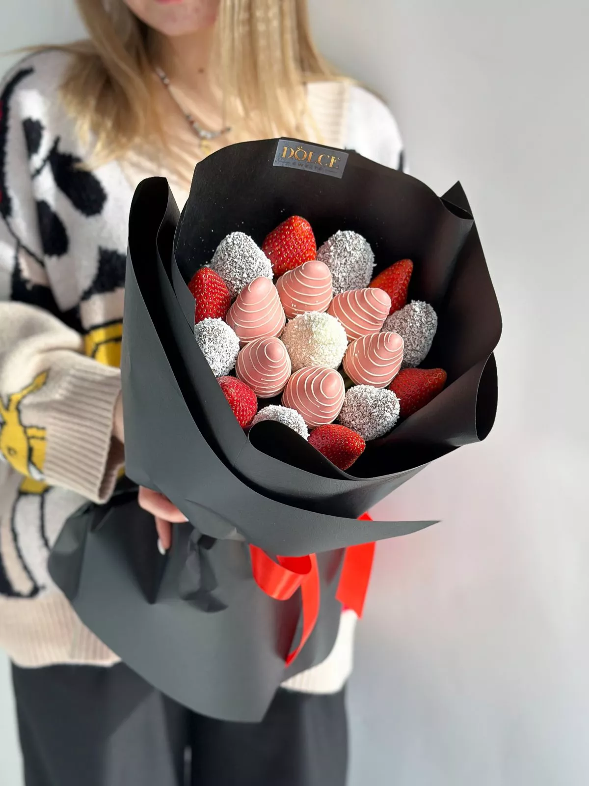Клубничный букет "SweetBerry" из клубники в шоколаде и свежих ягод