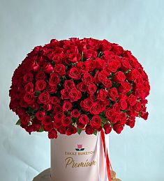 VIP Композиция "Пламенный привет" из красных роз в премиальной брендированной коробке