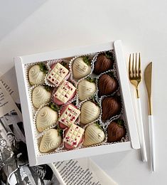 Клубничный бокс "Амазонка" клубника в итальянском шоколаде