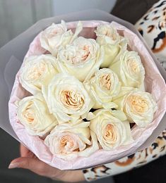 Букет из 11 нежных пионовидных роз 