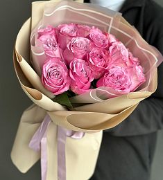 Букет из 15 ярких розовых роз