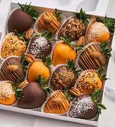 Клубничный бокс "Солнечный" клубника в итальянском шоколаде с орехами