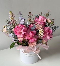 Композиция "Kimaro" из роз и гиацинтов в коробке