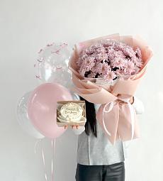 Сет "Розовое счастье" букет хризантем, бенто тортик и шарики