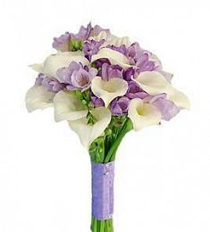 Букет невесты "Венский вальс" из фрезий и калл