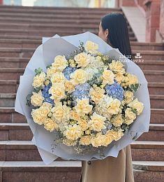 Букет "Kornelia" из гортензий, лимониума и роз