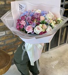 Букет "Эбигейл" из роз и тюльпан