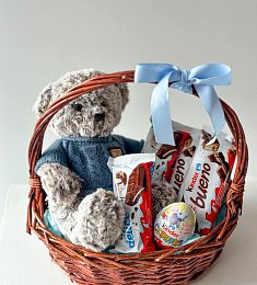 Подарочная корзина "My Teddy" с игрушечным мишкой и сладостями