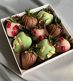 Клубничный бокс "Mark" клубника в итальянском шоколаде