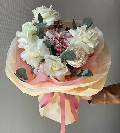 Букет "Michelle" из роз, пионов,