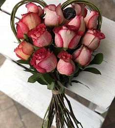 Голландская роза в каркасе "Сердце"